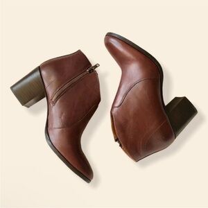 Frye Nora Ankle Boots Zip Up Brown Redwood Size 9